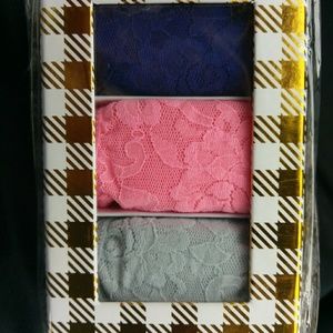 Hanky Panky Low-Rise Lace Thong 3-Pack Gift Box Se